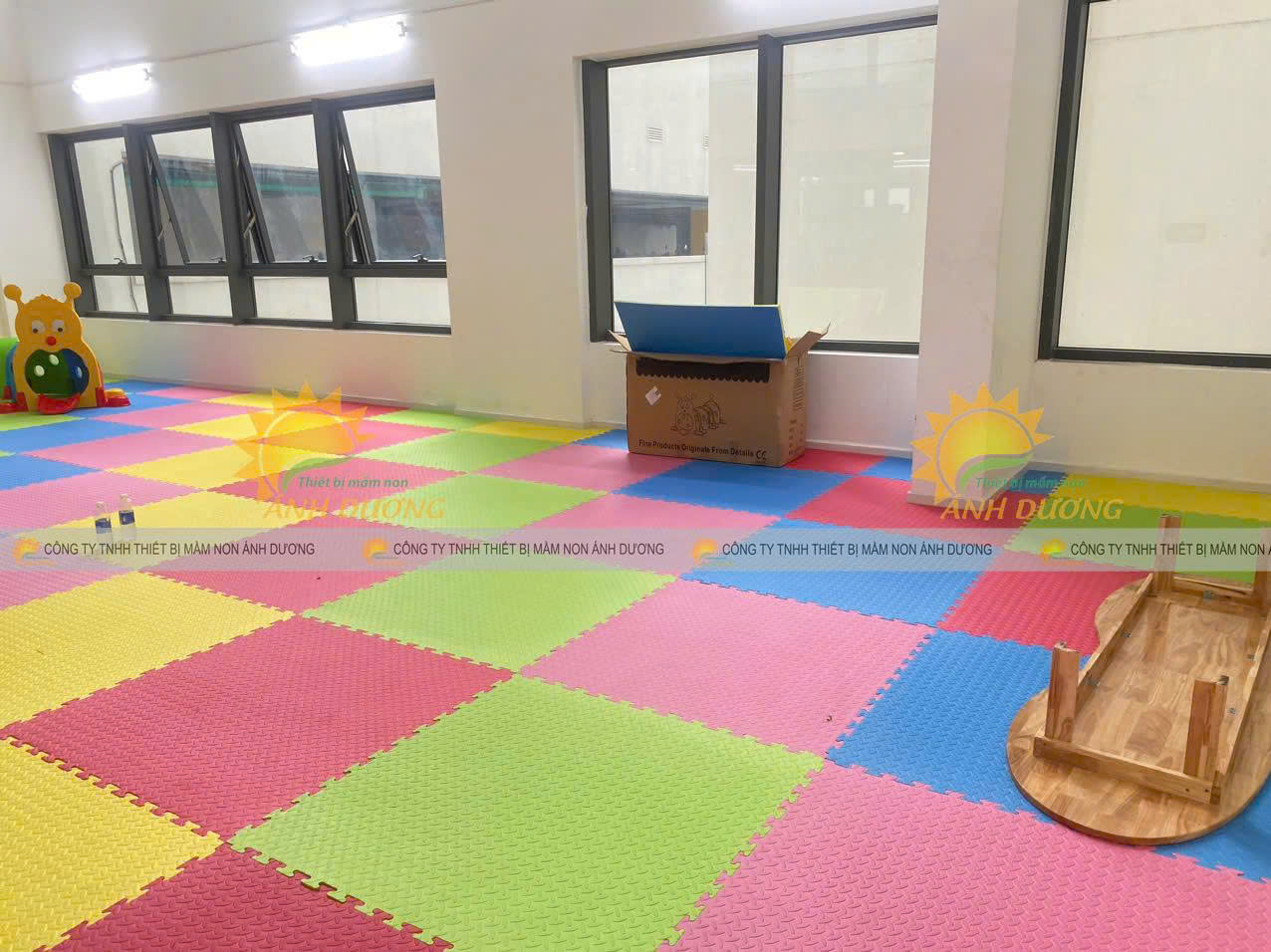 Thảm xốp lót sàn khu vui chơi, thảm lót sàn mầm non nhiều màu