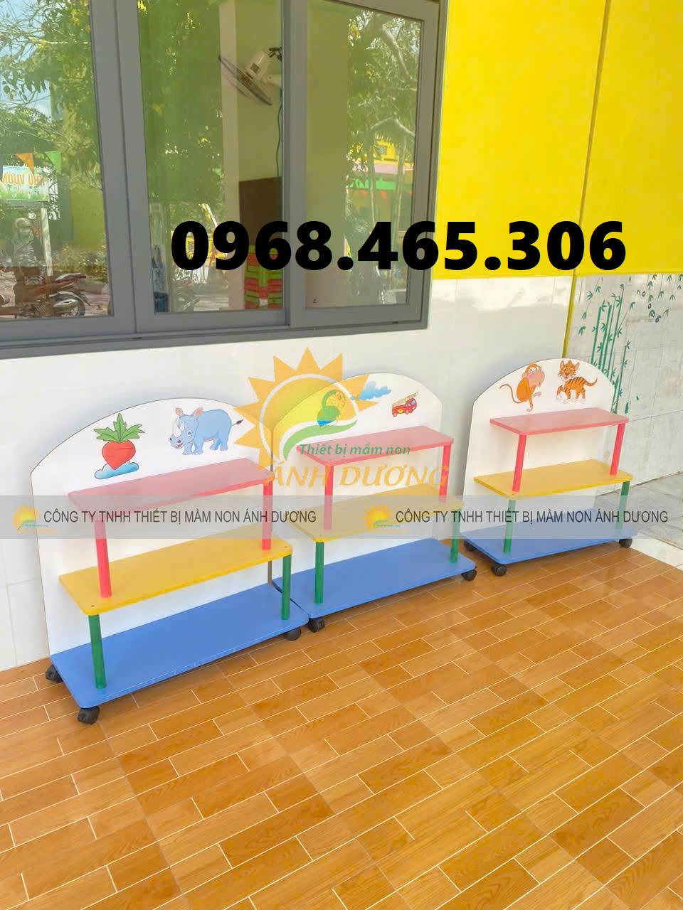 Kệ gỗ 3 tâng mầm non, kệ gỗ cao su mầm non, tủ cặp mầm non