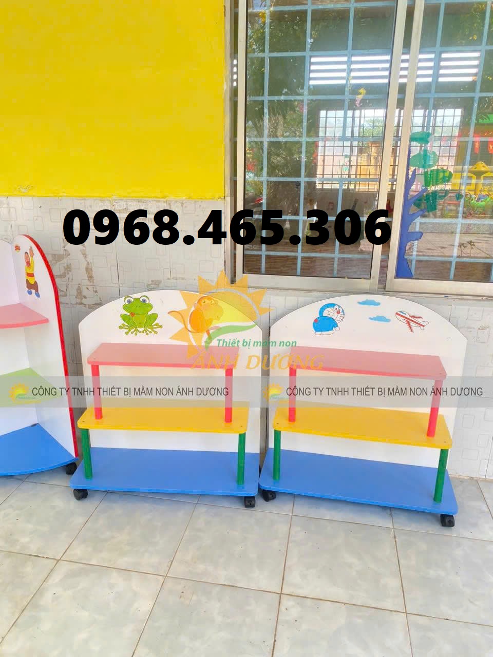 Kệ gỗ 3 tâng mầm non, kệ gỗ cao su mầm non, tủ cặp mầm non