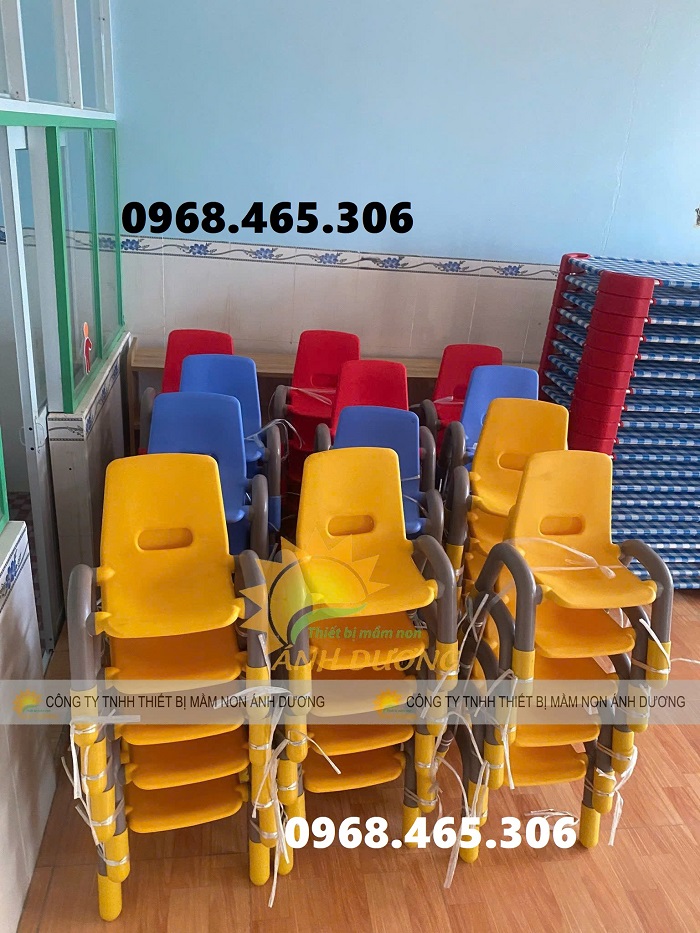 Bàn nhựa mầm non, ghế nhựa đúc mầm non nhiều màu giá rẻ