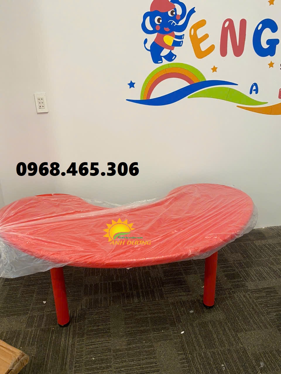 Bàn bán nguyệt mầm non, bàn oval mầm non nhập khẩu 4 màu
