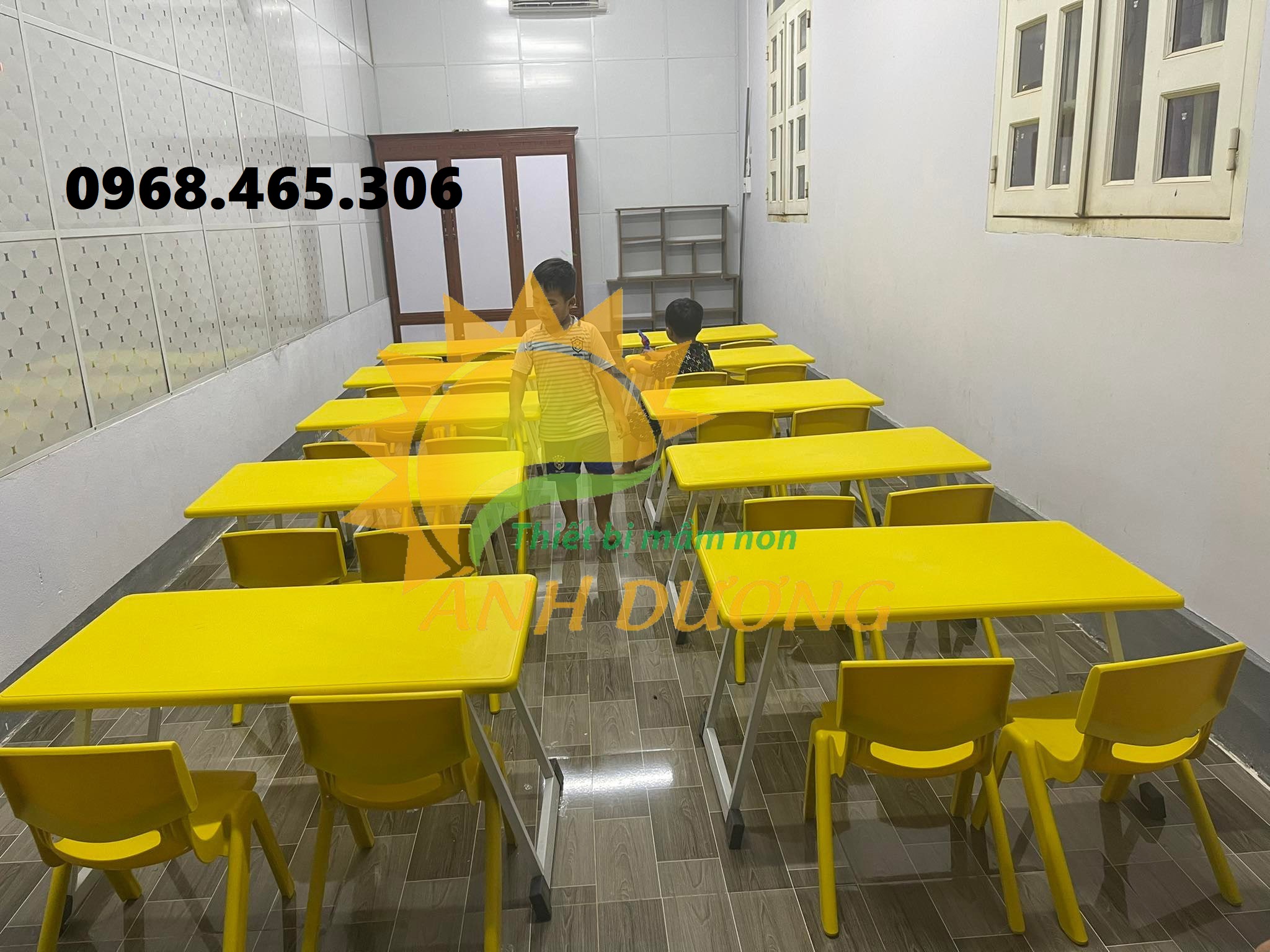 Bàn bán nguyệt mầm non, bàn nhựa chữ nhật mầm non, bàn mầm non