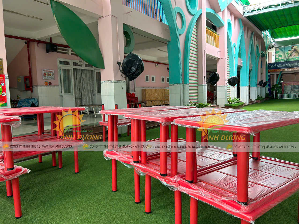 Bàn bán nguyệt mầm non, bàn nhựa chữ nhật mầm non, bàn mầm non