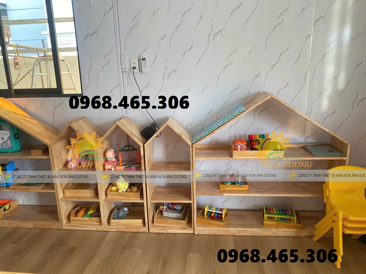 Kệ gỗ cao su mầm non, kệ 3 tầng mầm non giá rẻ, kệ nhf trẻ mẫu giáo