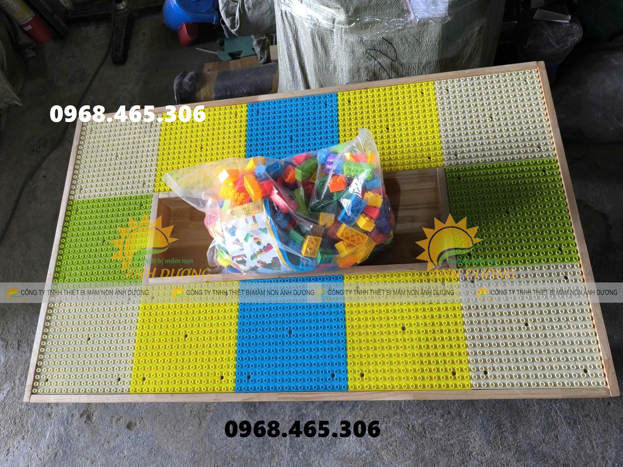 bàn leho trẻ em, bàn chơi lego cho bé, bàn lego mầm non