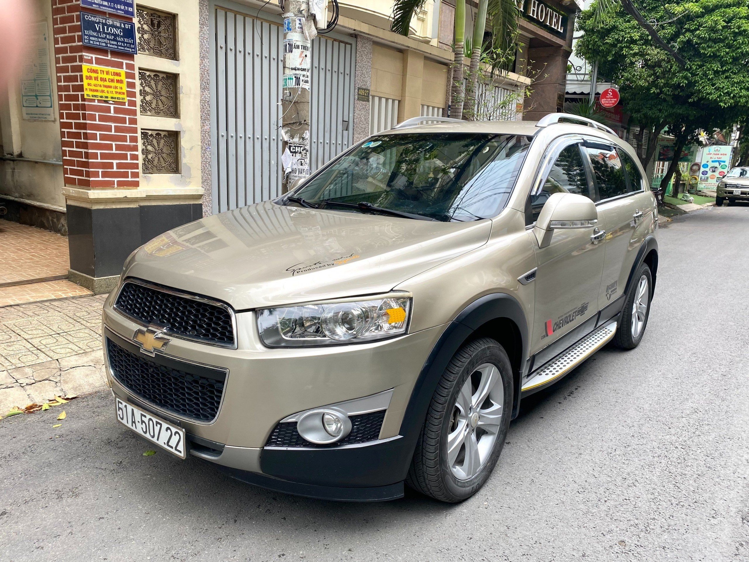 Cần bán chiếc xe Chevrolet Captiva LTZ 2014 MÀU VÀNG NGHI