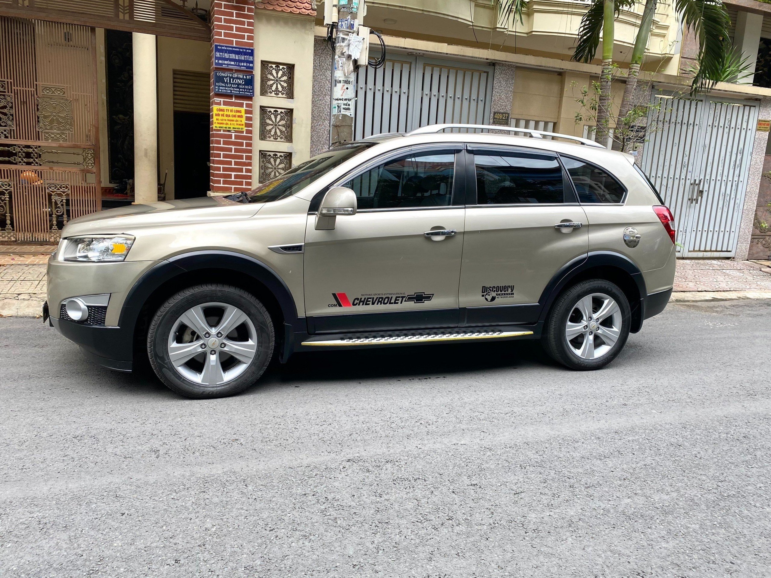 Cần bán chiếc xe Chevrolet Captiva LTZ 2014 MÀU VÀNG NGHI