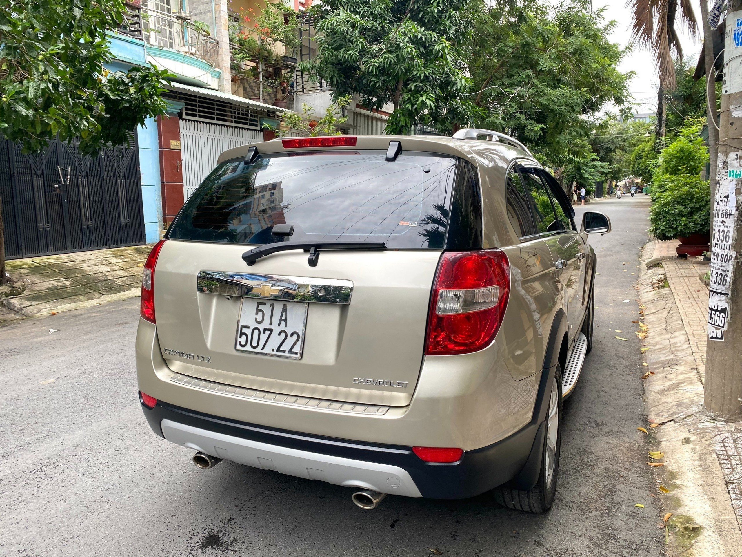 Cần bán chiếc xe Chevrolet Captiva LTZ 2014 MÀU VÀNG NGHI