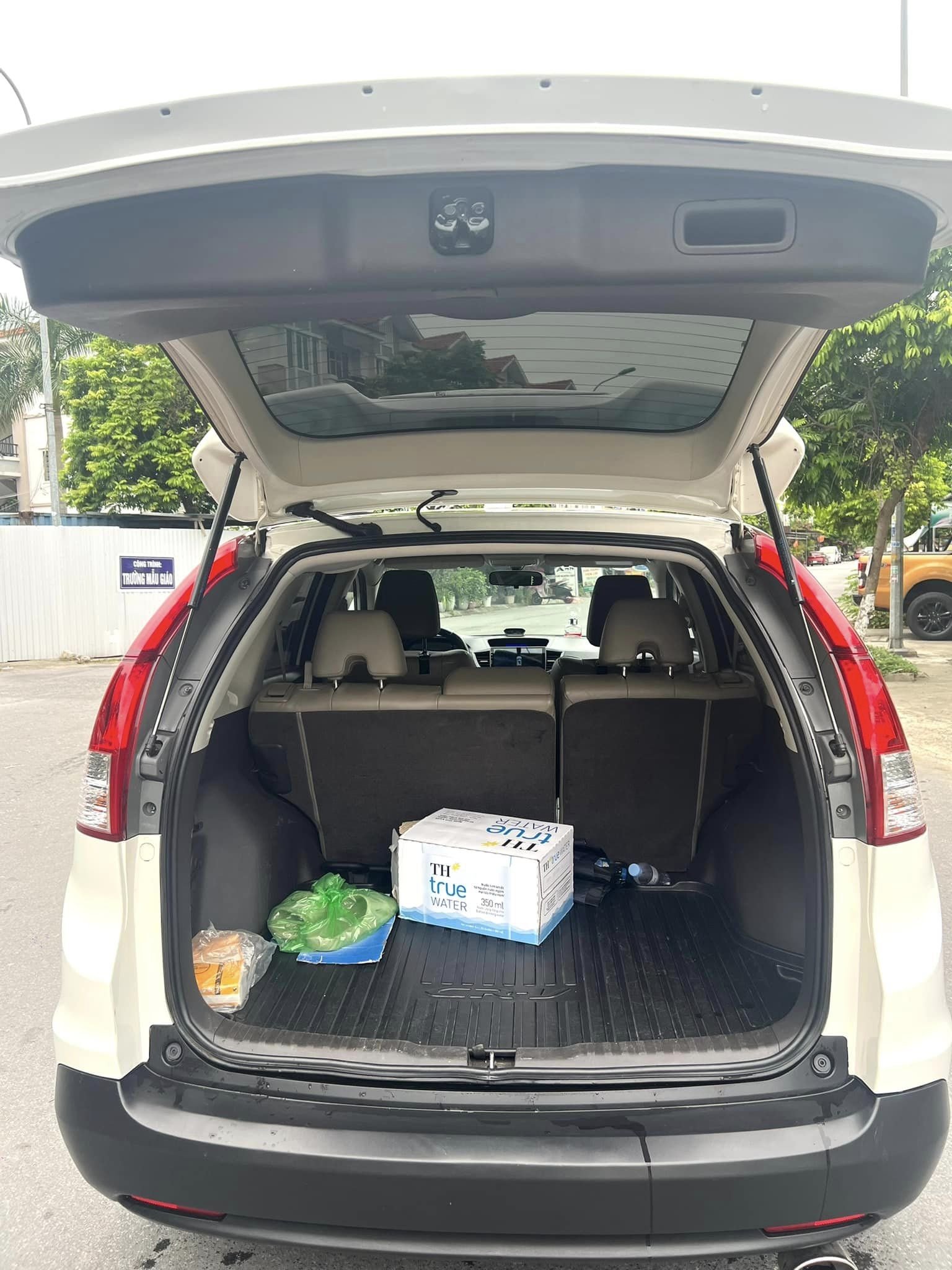 Cần bán xe Honda CR-V số tự động màu trắng