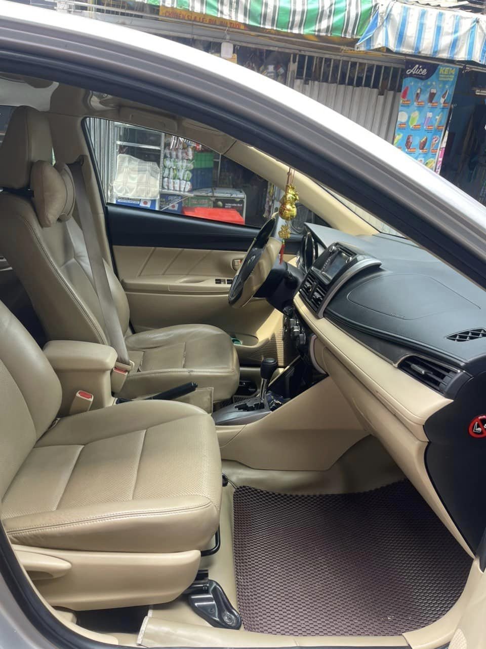Cần bán xe toyota vios 2016,số tự động màu bạc