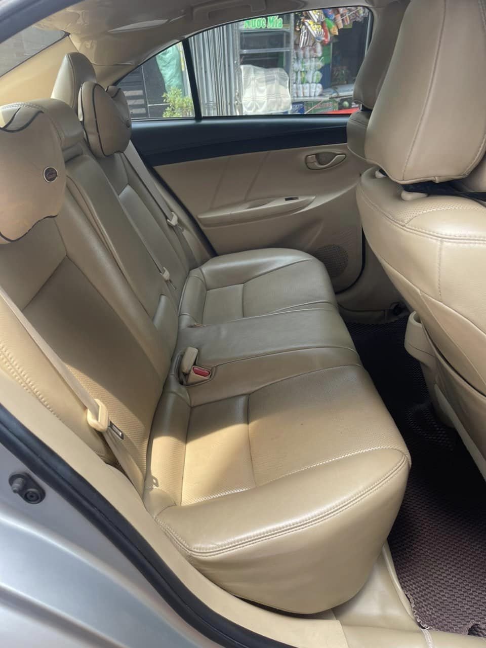 Cần bán xe toyota vios 2016,số tự động màu bạc