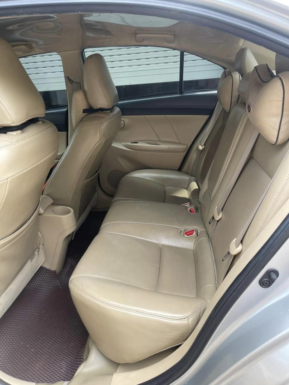 Cần bán xe toyota vios 2016,số tự động màu bạc