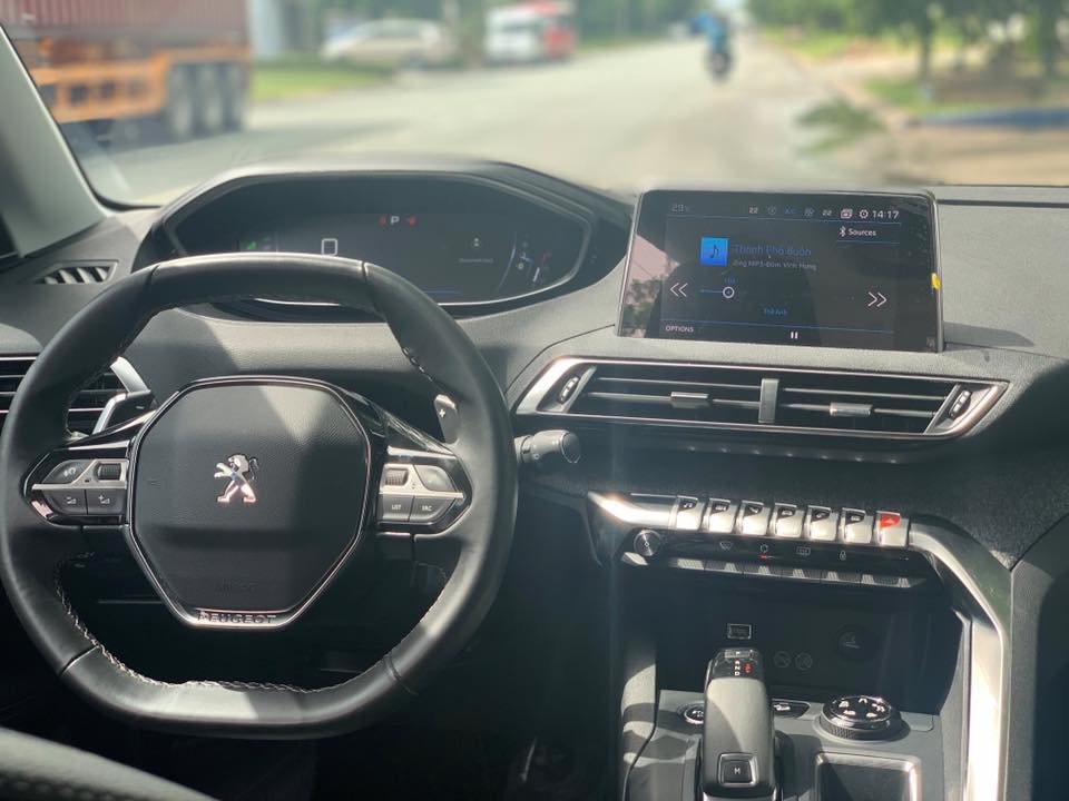 Cần bán xePeugeot 5008 AT full 2018 màu xnah ngọc