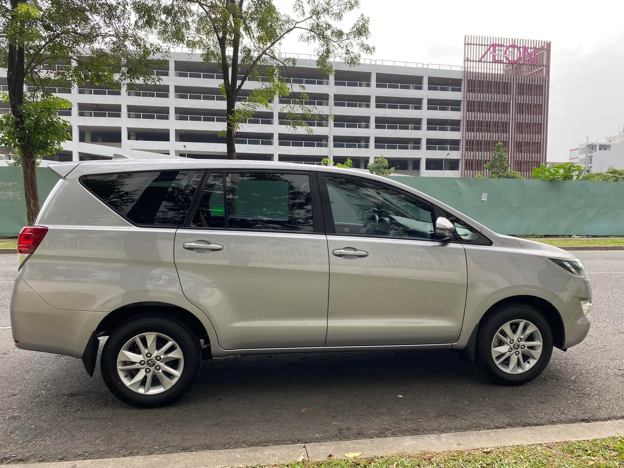 Bán Toyota Innova G 2018 số tự động xám xe đẹp