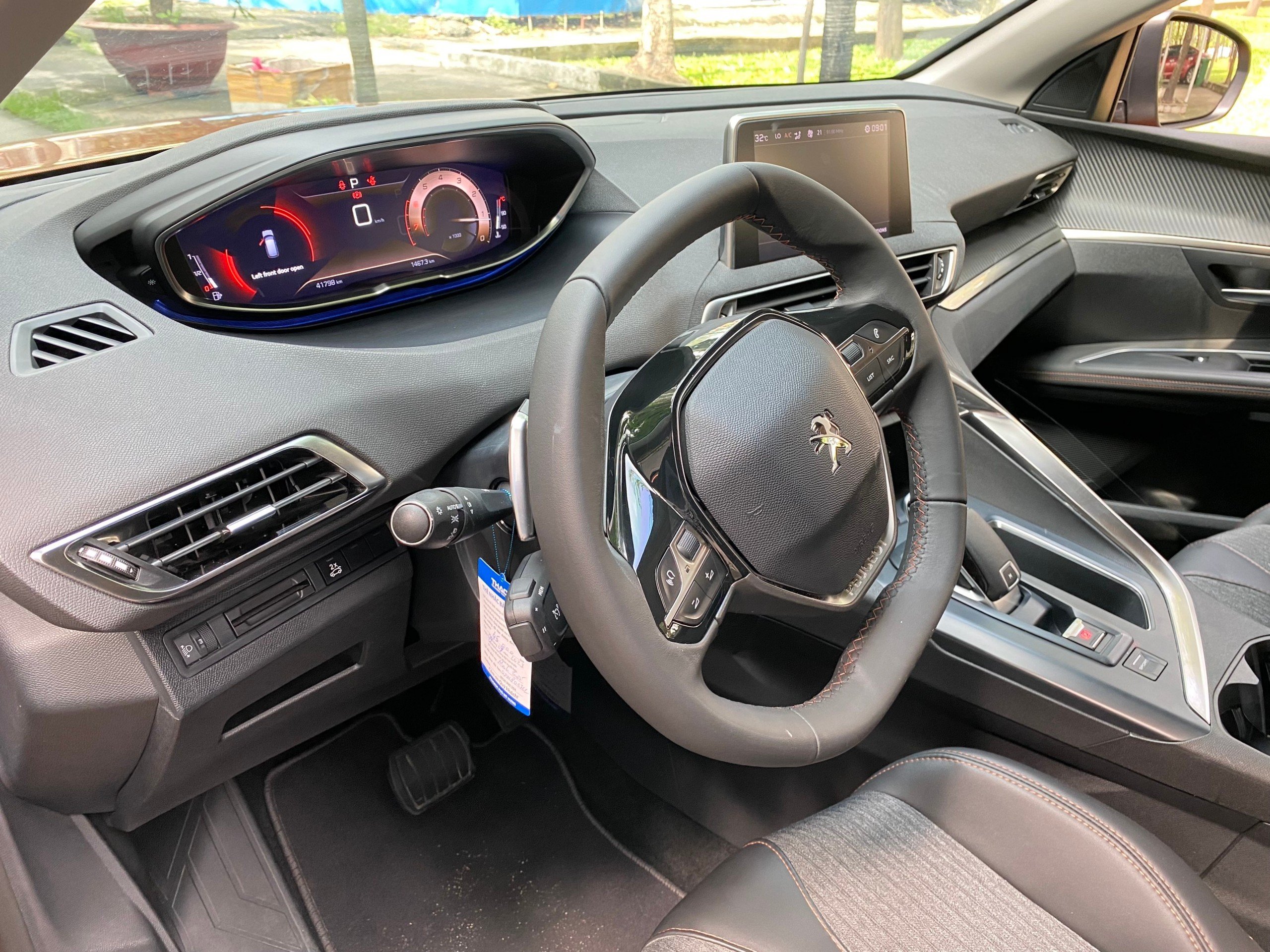 Cần bán chiếc Peugeot 3008 Model 2023. full option