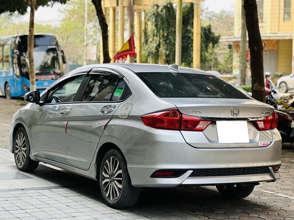 Cần bán xe Honda City top 2019 màu bạc còn mới