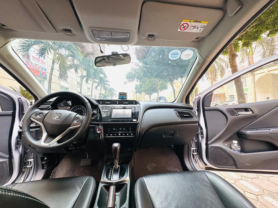 Cần bán xe Honda City top 2019 màu bạc còn mới