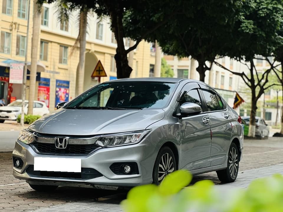 Cần bán xe Honda City top 2019 màu bạc còn mới