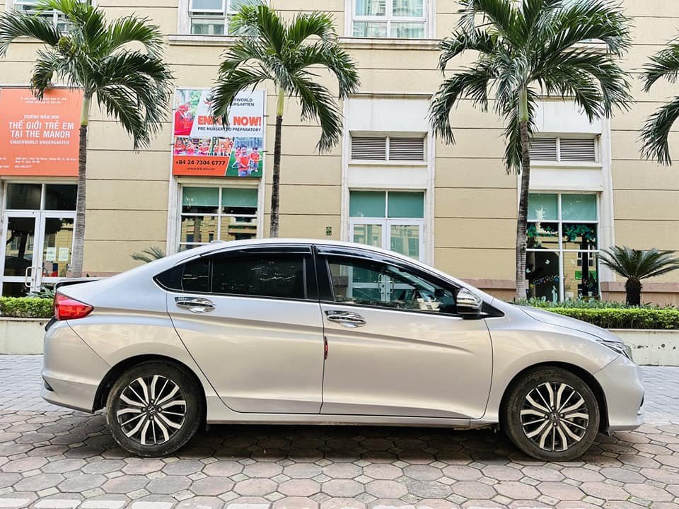 Cần bán xe Honda City top 2019 màu bạc còn mới