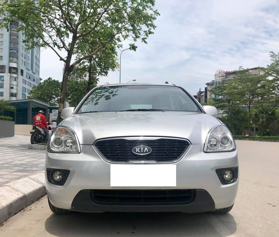 Bán xe Kia Carens 2014 số sàn màu bạc còn mới