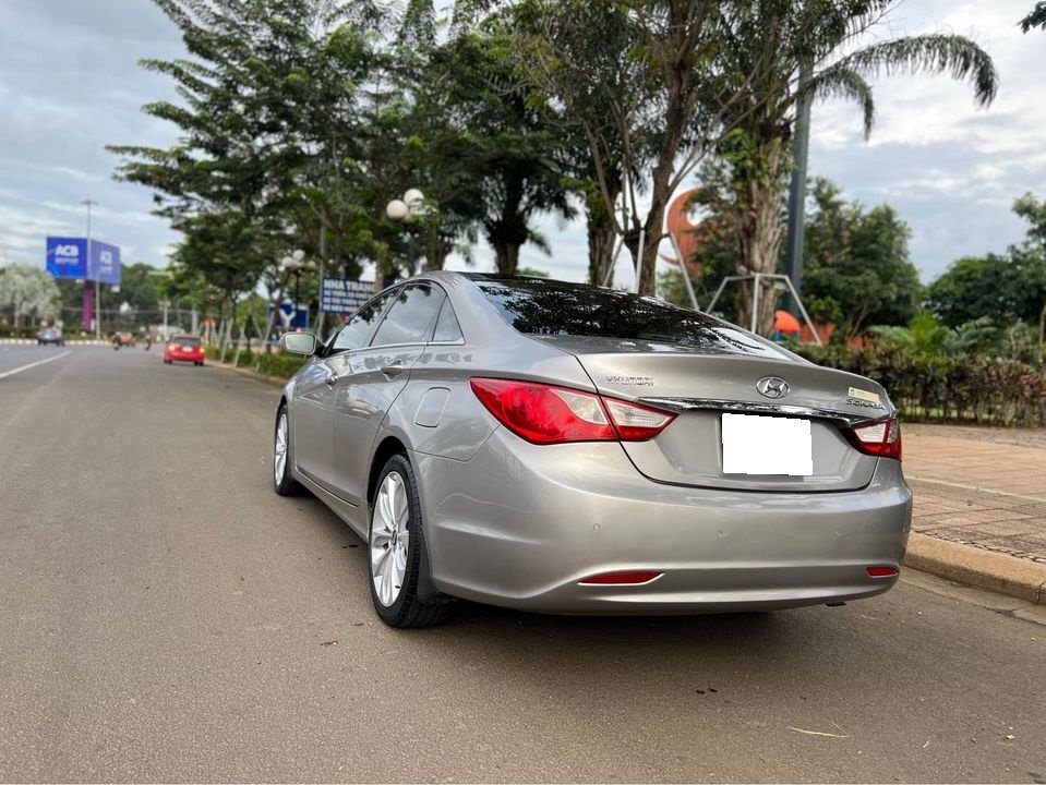 Cần bán xe Sonata 2010 at full option màu bạc