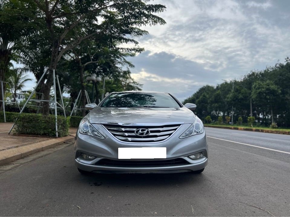 Cần bán xe Sonata 2010 at full option màu bạc