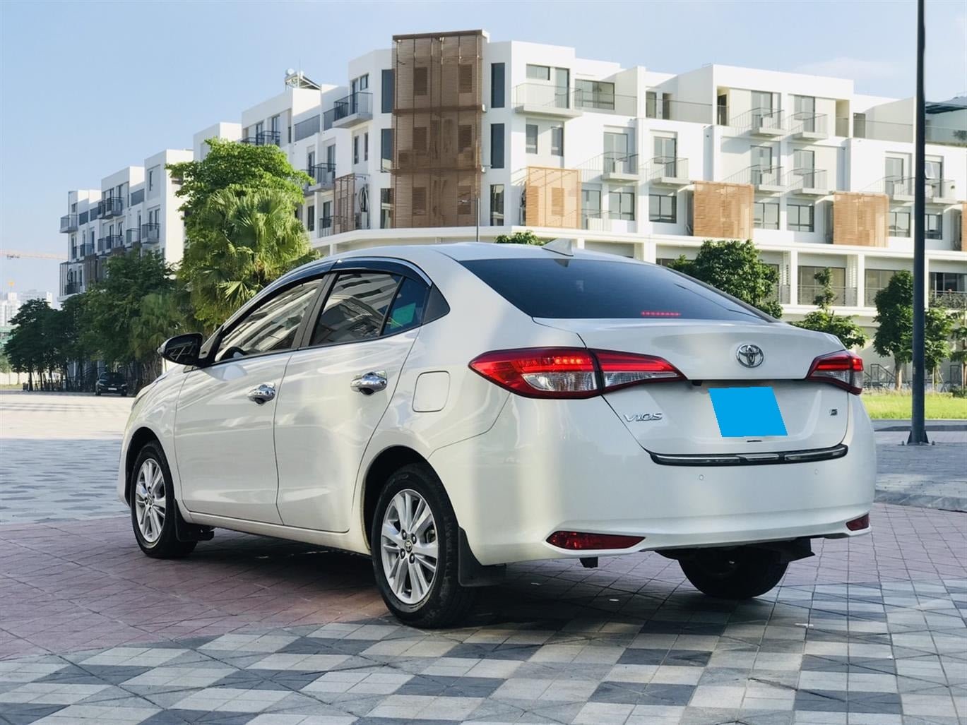 Cần bán Toyota Vios 2018 số tự động màu trắng