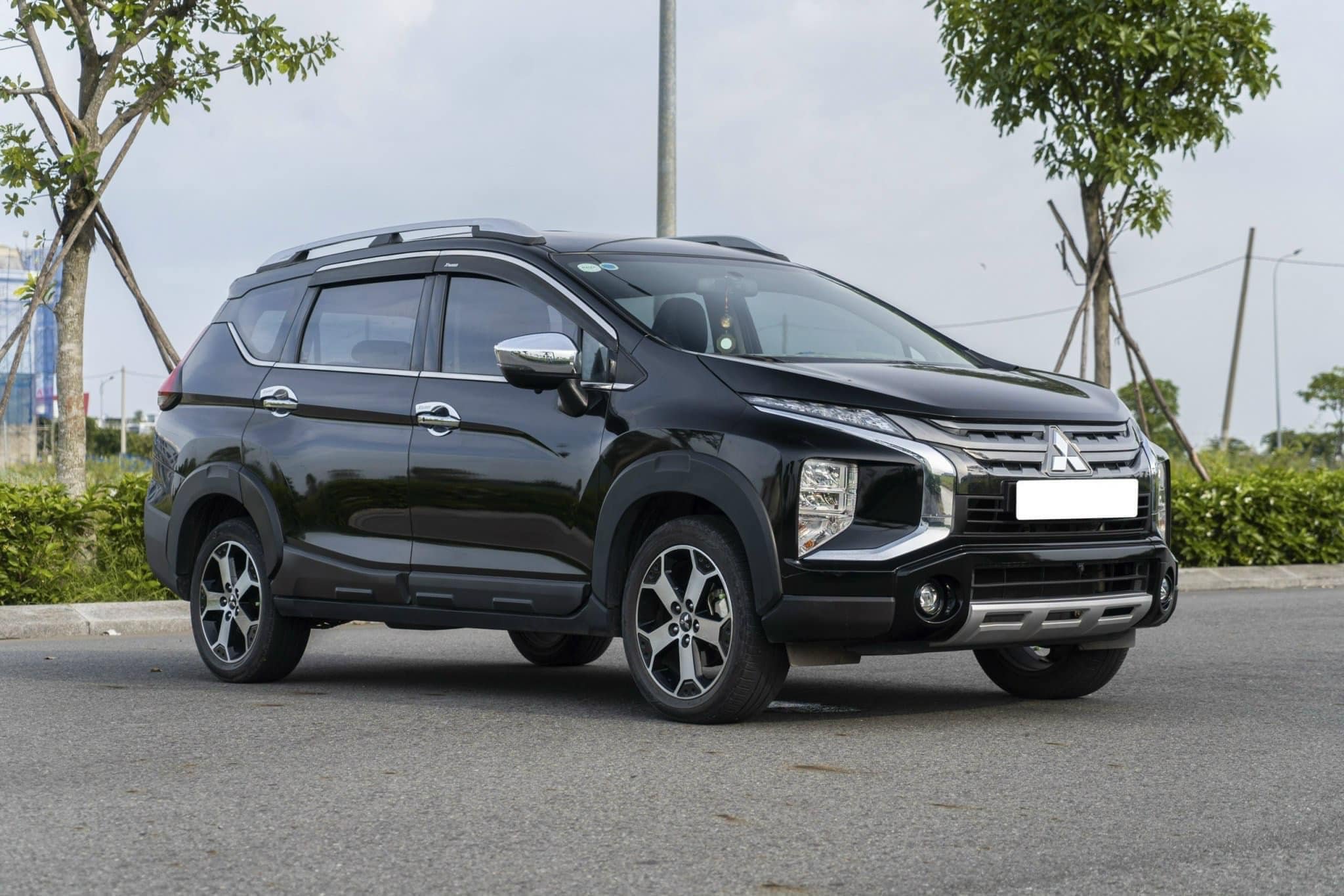 Cần bán xe Mitsubishi 2020 màu đen mới ken.