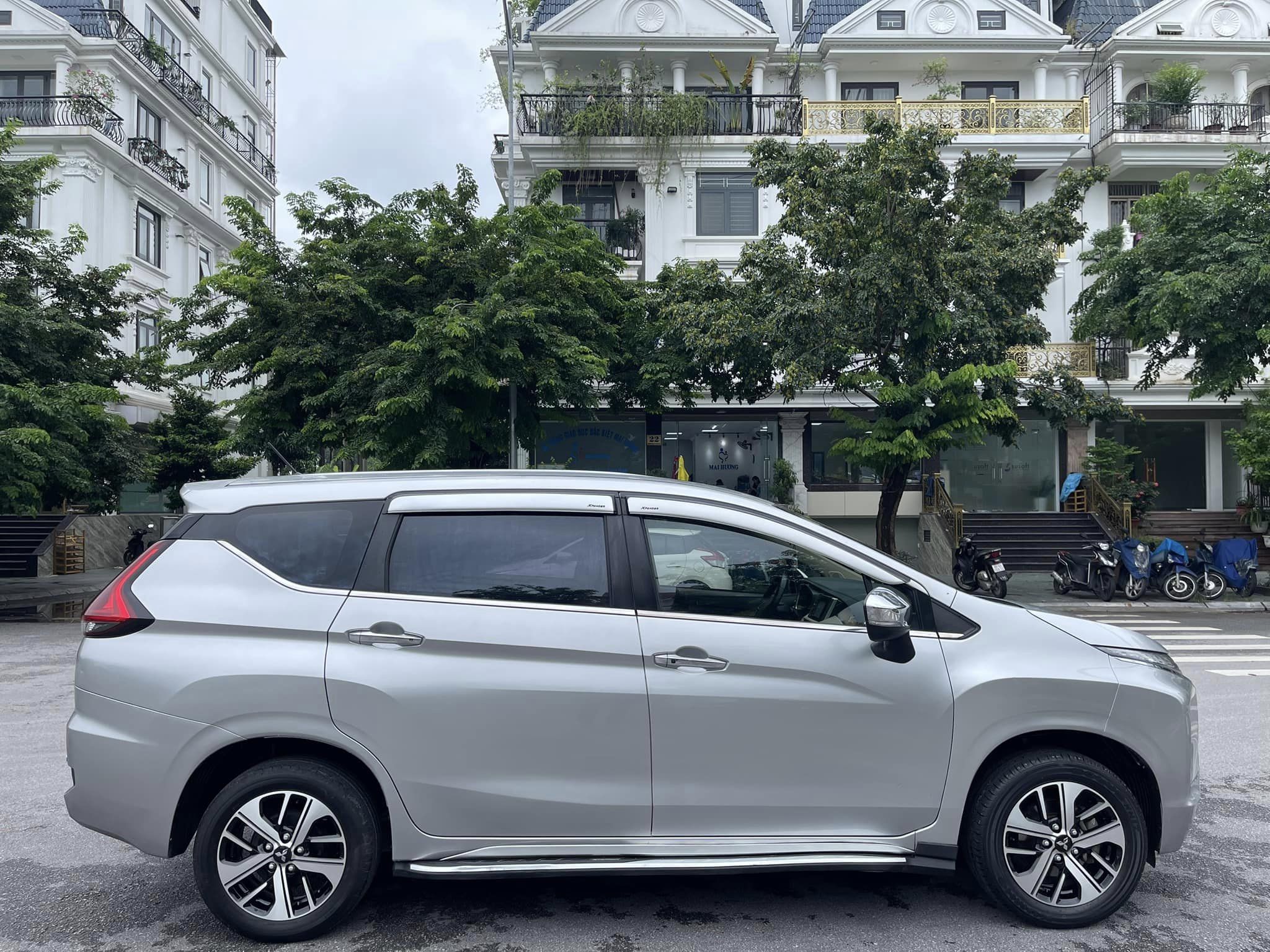 Cần bán xe Mitsubishi Xpander số tự động màu xám