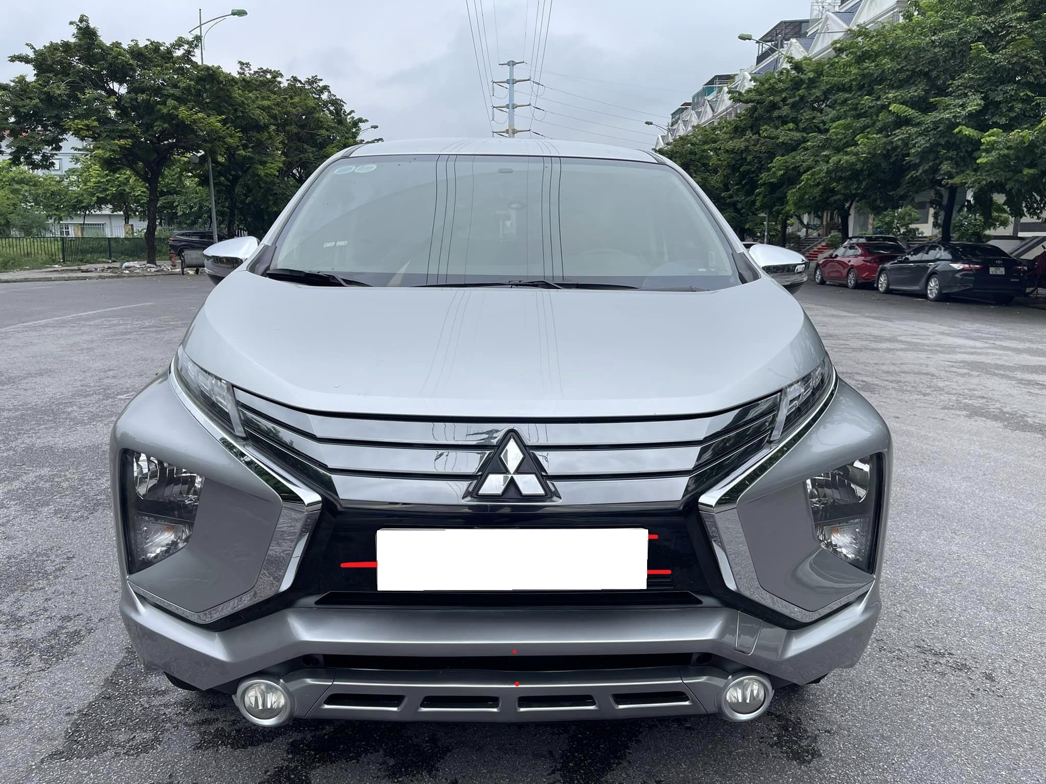 Cần bán xe Mitsubishi Xpander số tự động màu xám