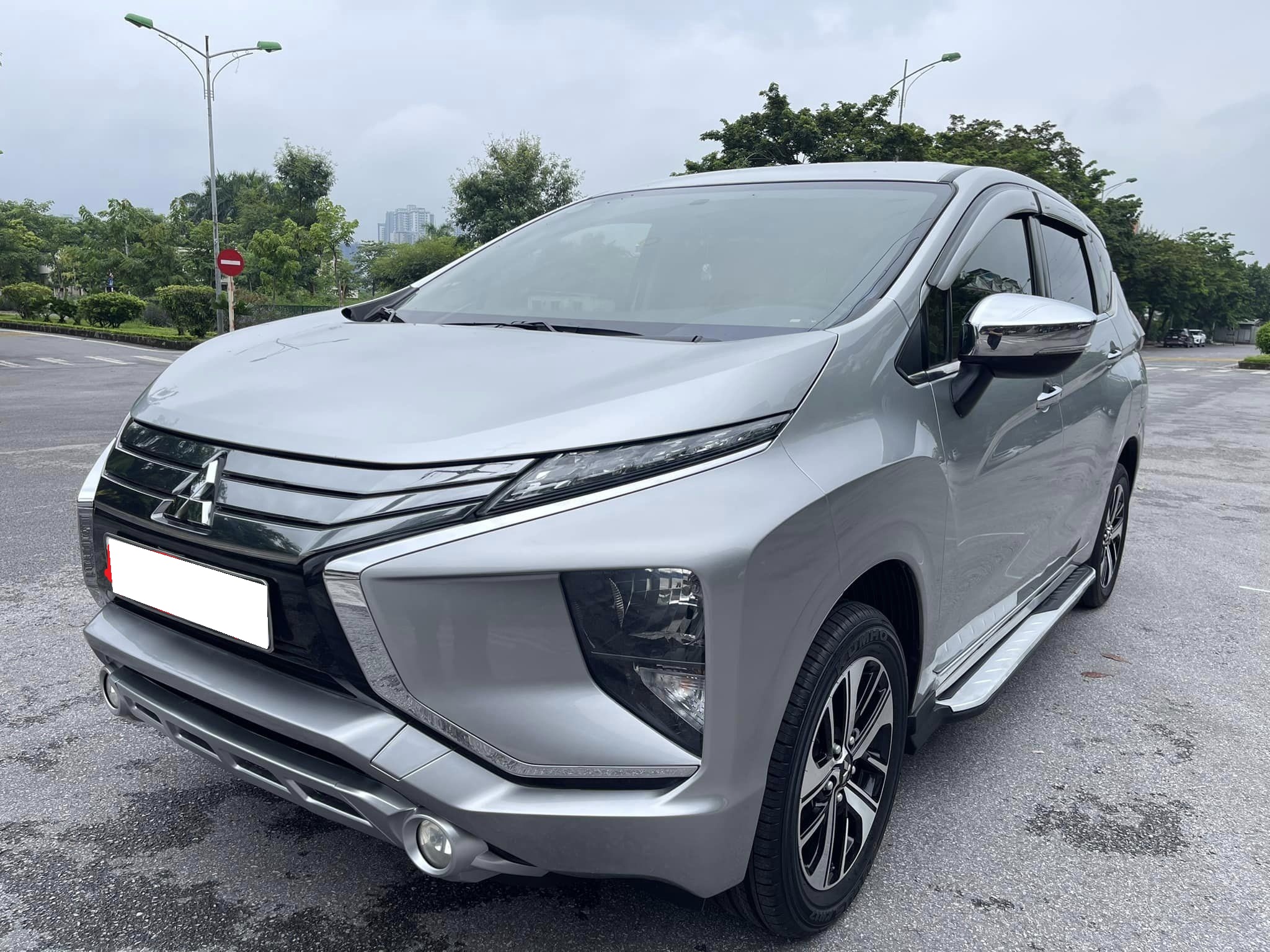 Cần bán xe Mitsubishi Xpander số tự động màu xám