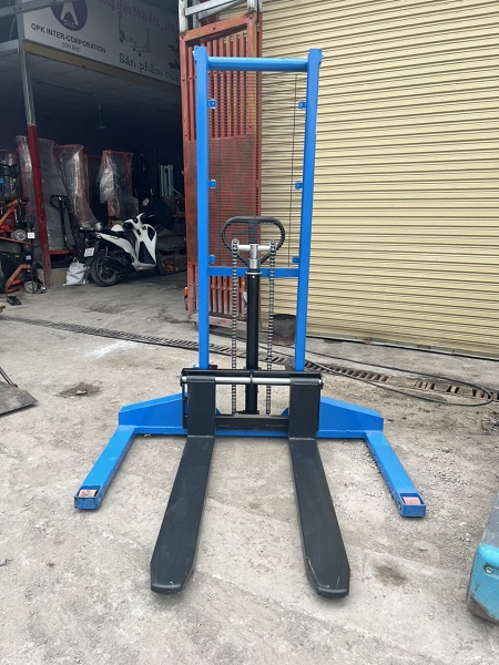 Xe nâng tay cao chân rộng Soonlift- Mỹ dùng cho mọi pallet