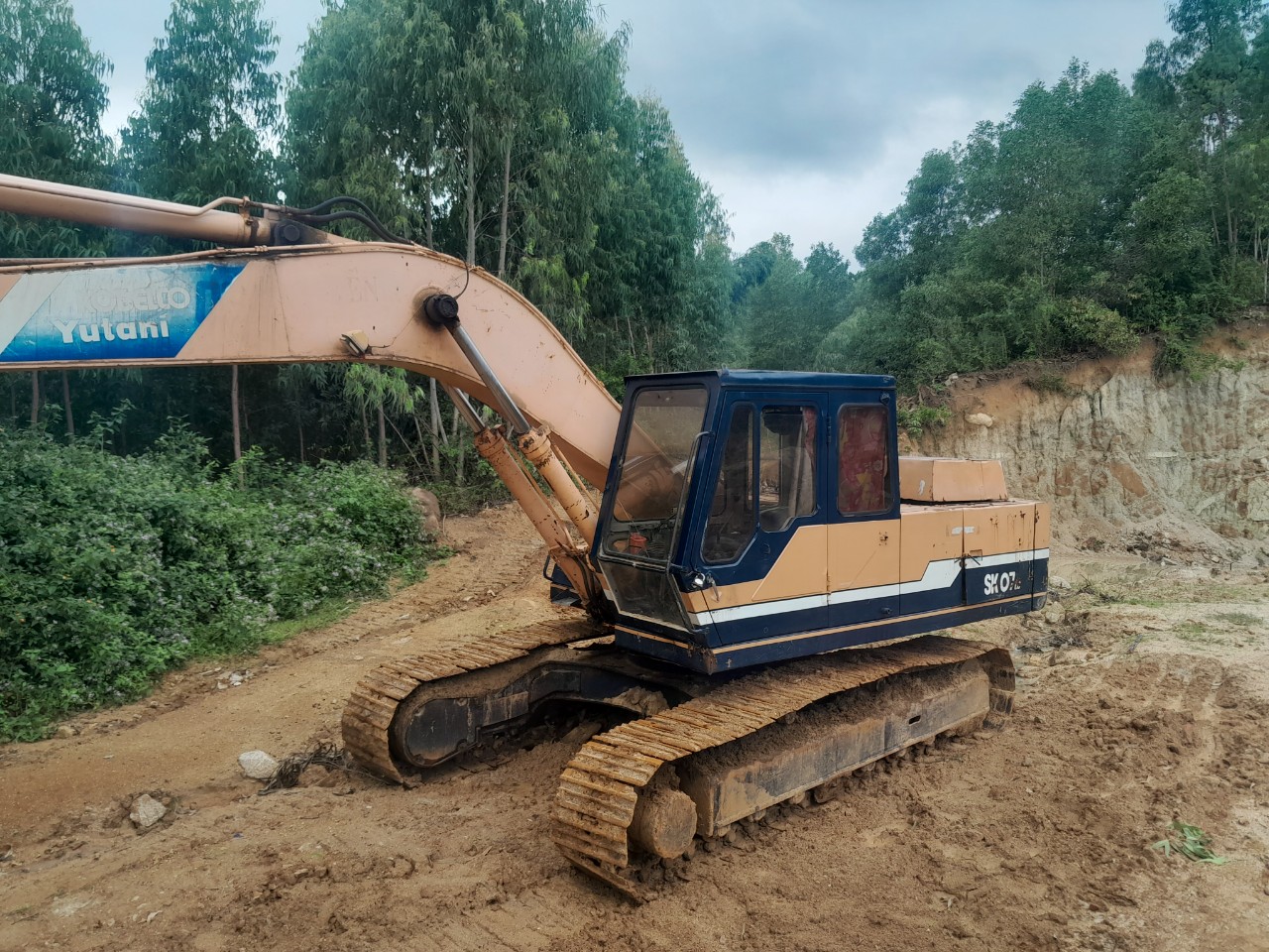 Sang nhượng xe xúc đời 89 máy 07 Kobelco