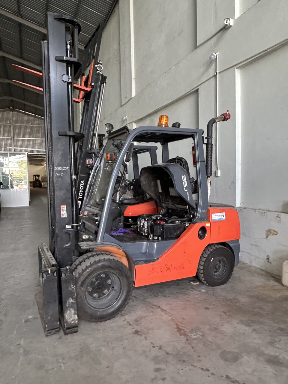Xe nâng dầu đã qua sử dụng hiệu Toyota 02-8FDJ35