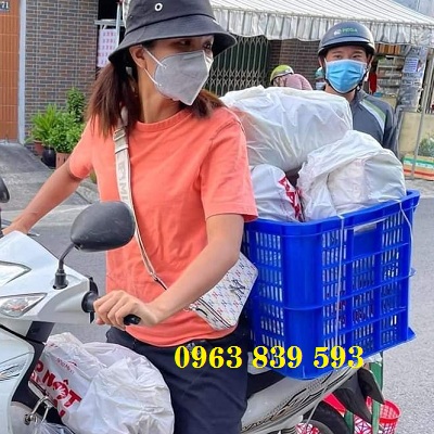 Sọt nhựa chở hàng sau xe máy, rổ nhựa giao hàng shipper