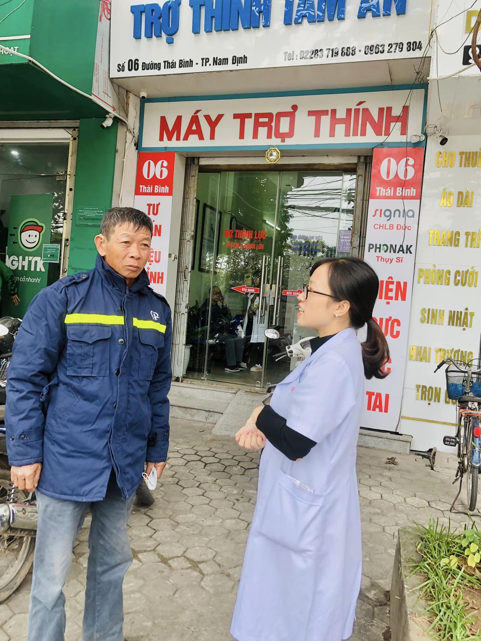 Những người dễ mắc phải nghe kém ảnh hưởng đến công việc và cuộc sống