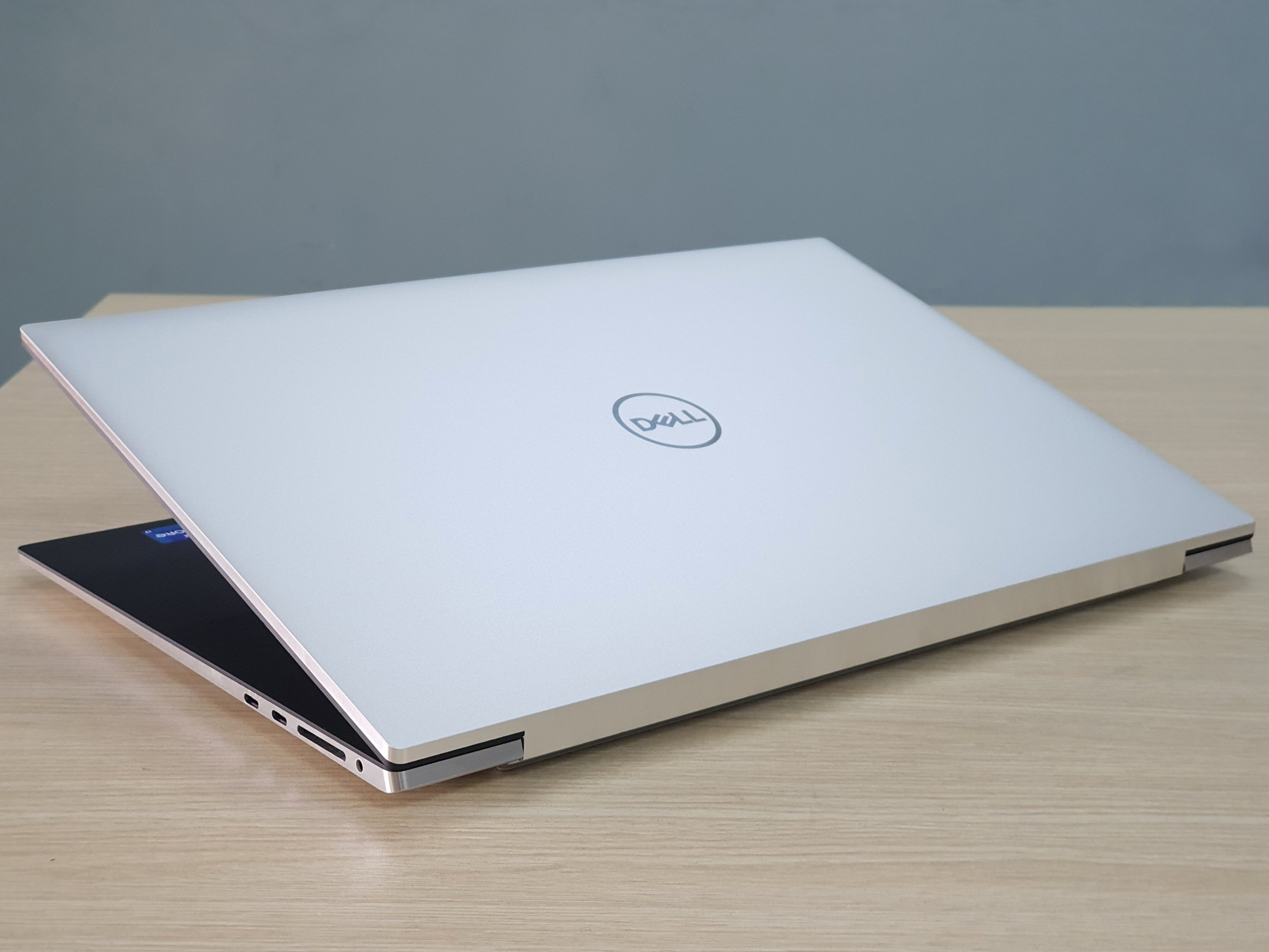 laptop dell xps 17 9720 core i7th12 ram 32gb ssd 1tb vga RTX 3050