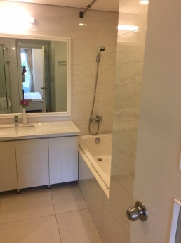 Bán chung cư ở ngay 174 Lạc Long Quân