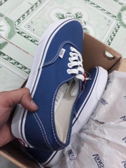 vans authentic navy cổ trắng.
