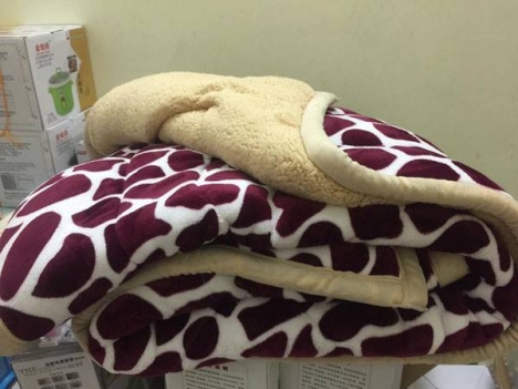 Chăn lông cừu và Thảm nhung trải giường các loại giá rẻ