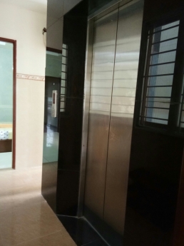 CHo thuê căn 2PN  mặt tiền quận 11, giá 12tr