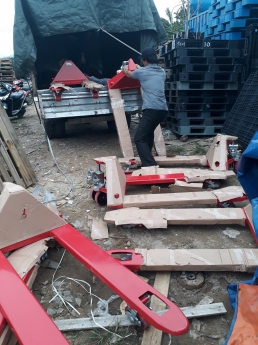 Xe nâng hàng các loại bằng thủy lực giá rẻ 0905681595