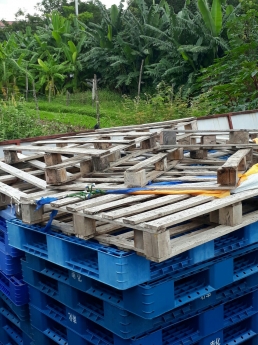 pallet nhựa cao 15cm kê hàng hóa Quảng Trị 0905681595