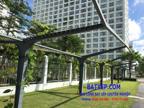 Mái che sân thượng đã cũ - hãy dùng khung thép giàn dây leo