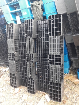 Cung cấp pallet nhựa 1100x1100x120mm 165k lh 0905681595