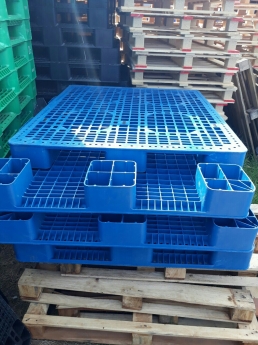 Pallet nhựa 9 chân, pallet nhựa 3 chân dài mới 95%, nhựa tốt 0905681595