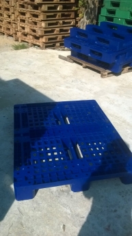 Xe nâng tay thấp giá 3tr5,xe nâng bàn, pallet nhựa rẻ nhất đà nẵng