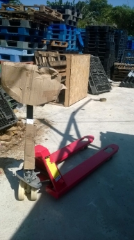 Xe nâng tay thấp giá 3tr5, pallet nhựa rẻ nhất đà nẵng