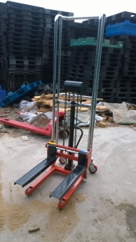 Bán pallet nhựa , xe nâng tay tại đà nẵng
