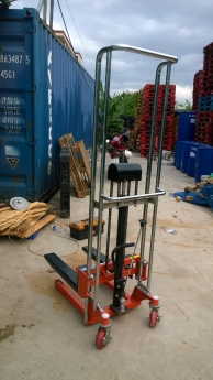 Bán pallet nhựa , xe nâng tay tại đà nẵng